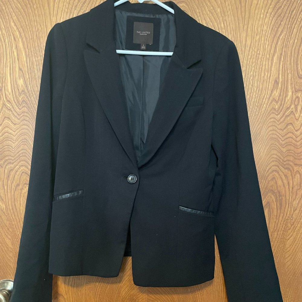 Size 8 Limited blazer with pleater detail